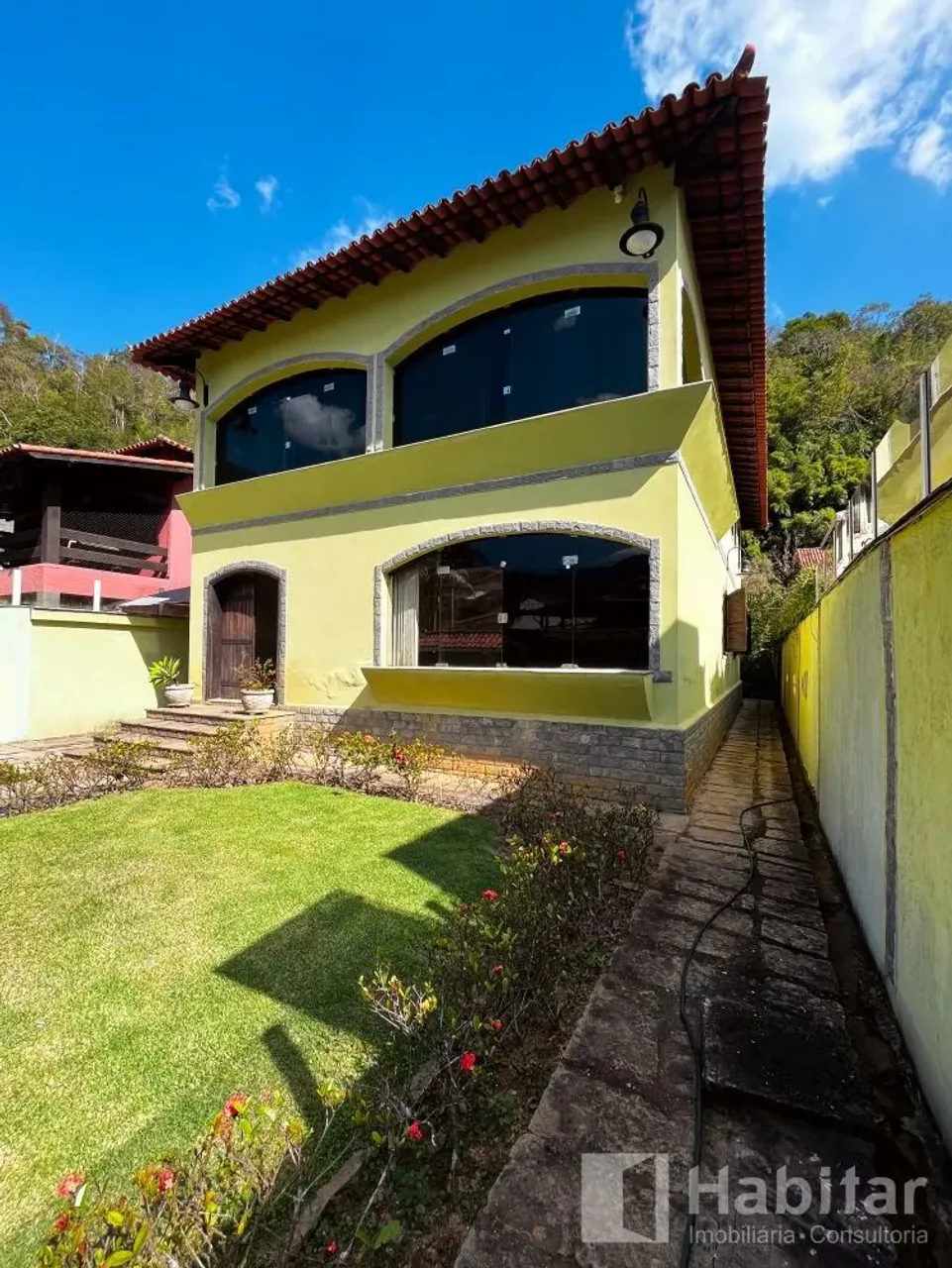 Excelente casa em Corrêas