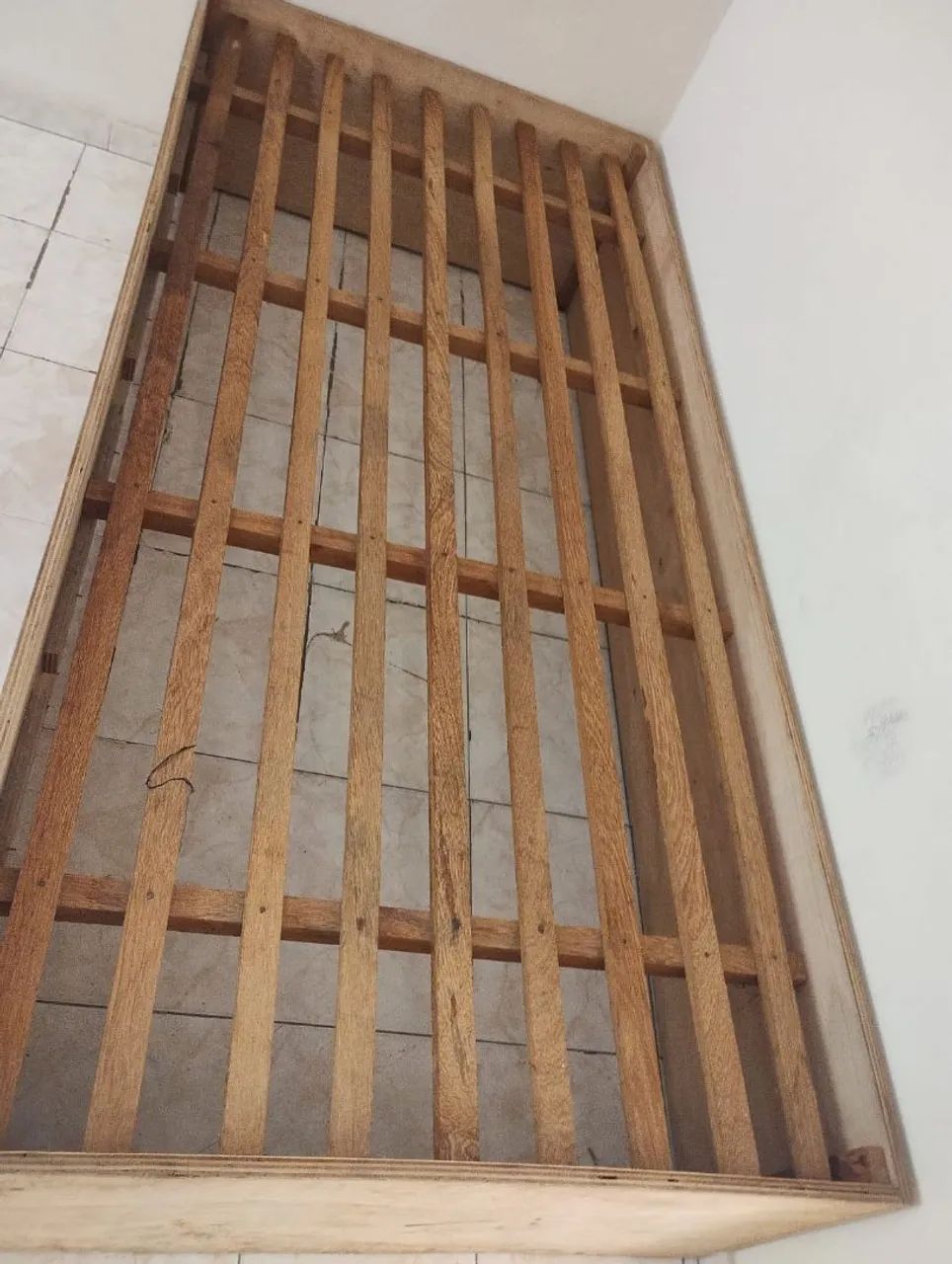 Base de Cama de Madeira