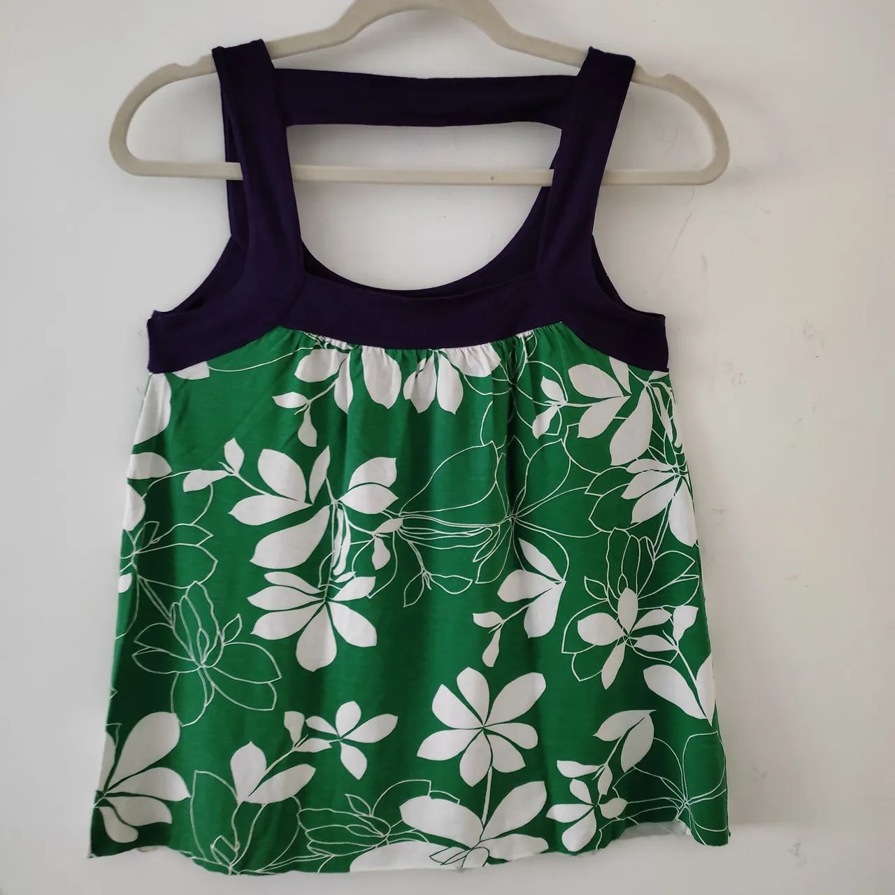 Blusa Feminina Floral Verde e Branca