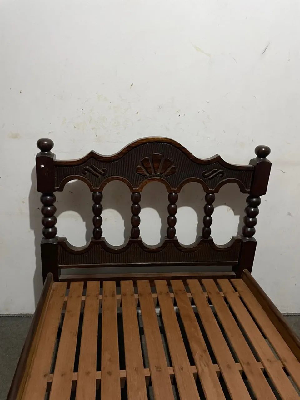 Cama madeira maciça com entalhes  - Foto 5