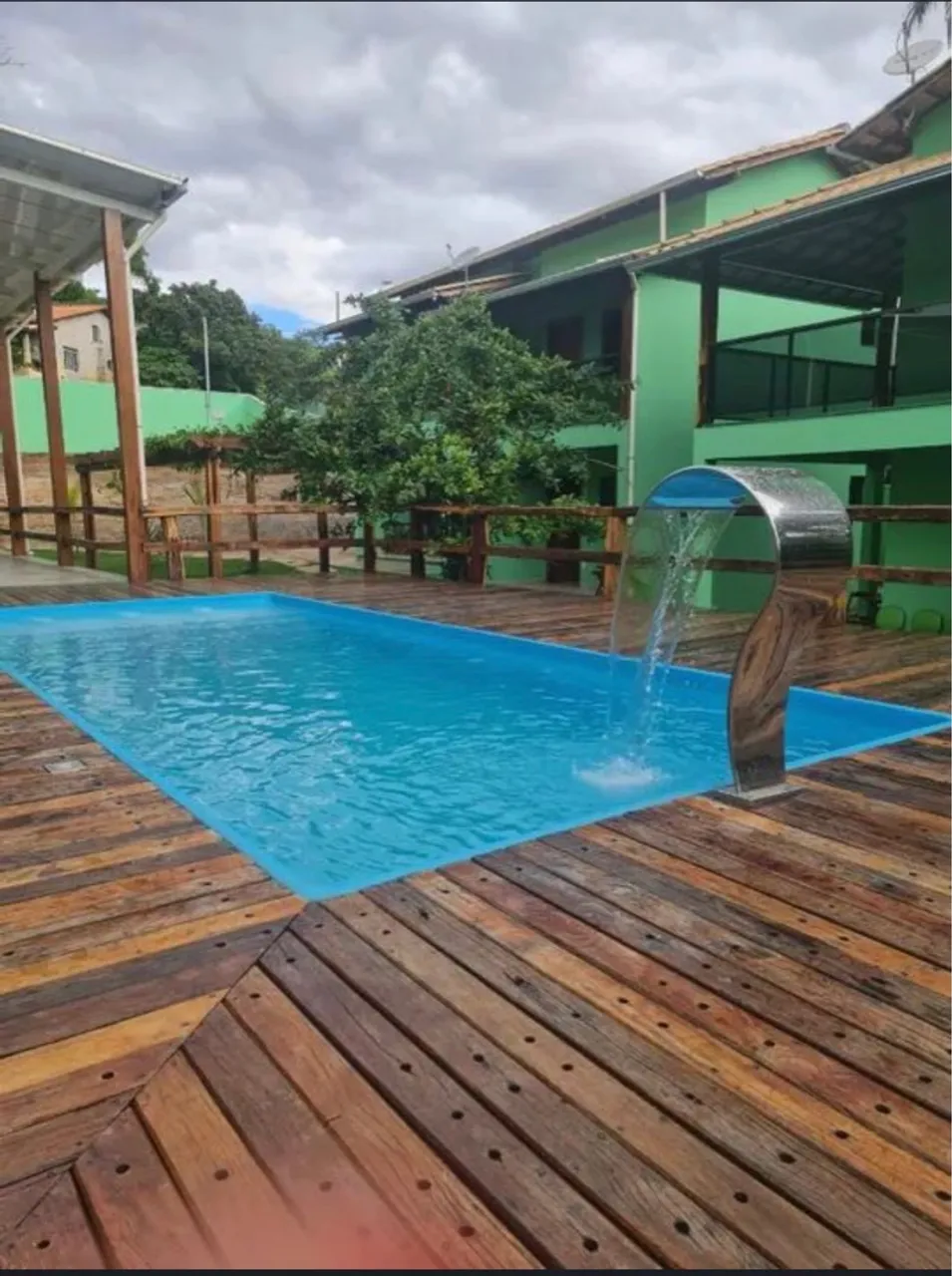 Piscina com cascata instalada