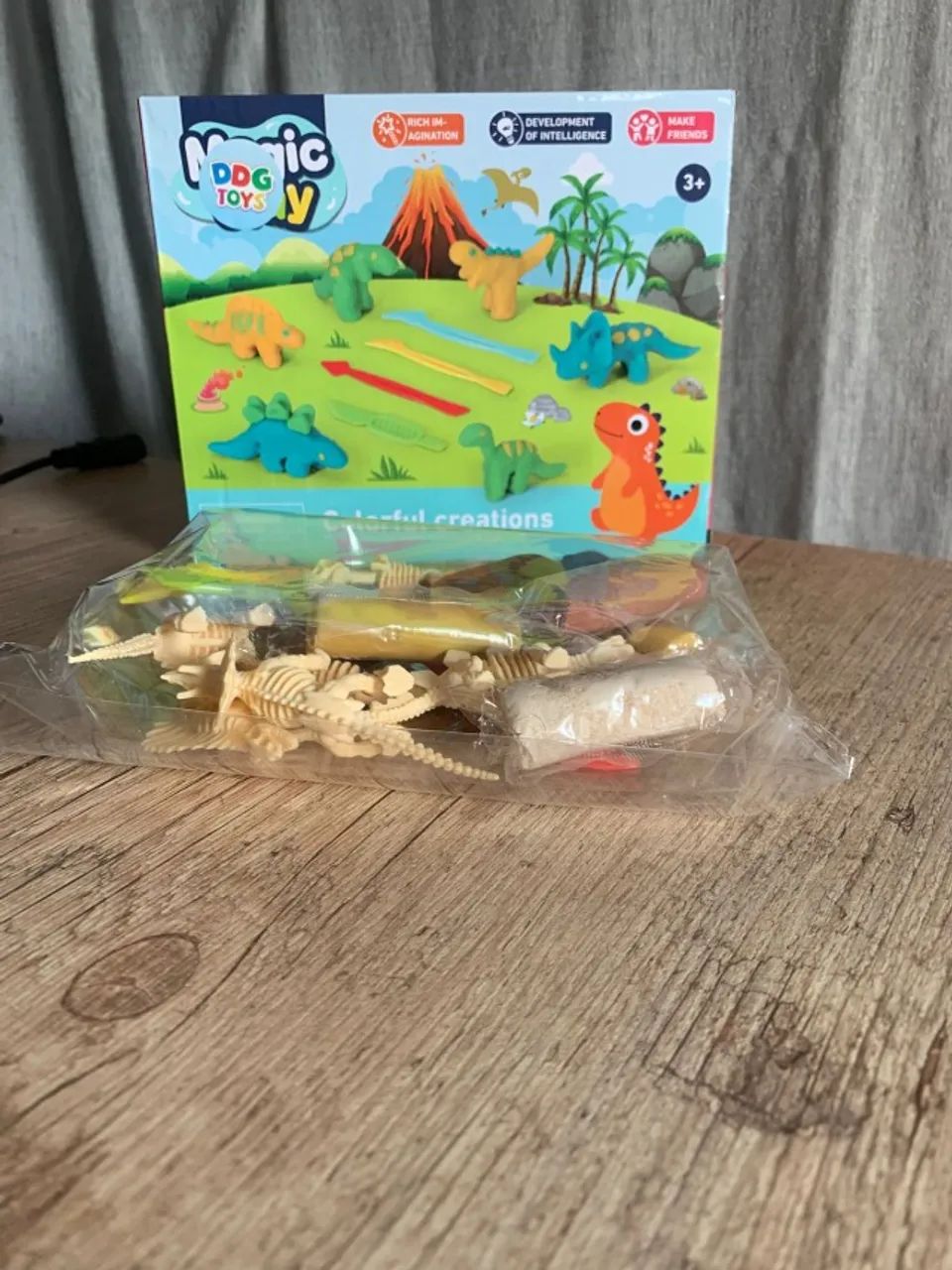 [Novo] Brinquedo Kit de Modelar Com Massinhas, Molde de Dinossauros e espátulas - 16 Peças - Foto 2
