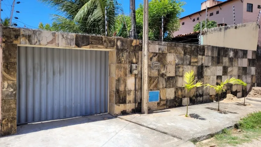Alugo Casa de Praia no Icaraí com piscina e churrasqueira