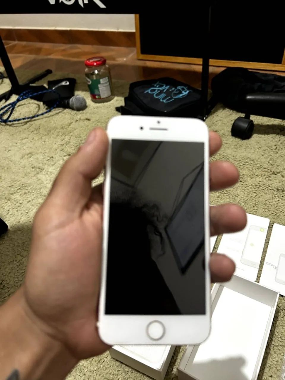 2 iPhones para Peças/Conserto - Modelos A1778 e A1688 - Foto 3