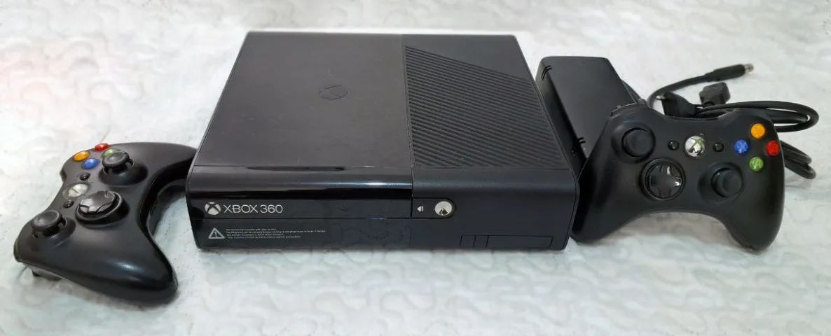 Console Xbox 360 Super Slim 4GB controles sem fio - Foto 2