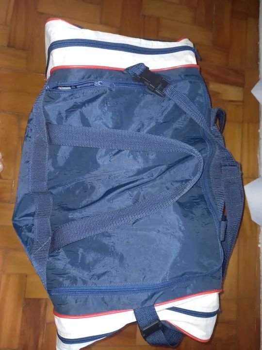 Mala de Viagem Chevrolet - Azul, Vermelho e Branco usada - Foto 2