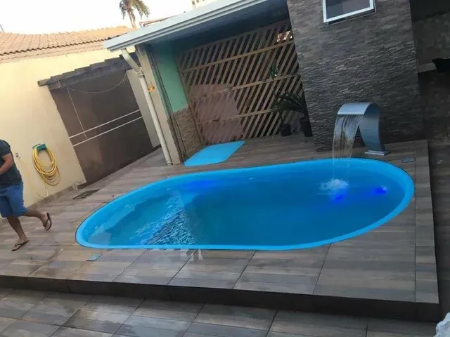 Piscina de fibra com hidromassagem