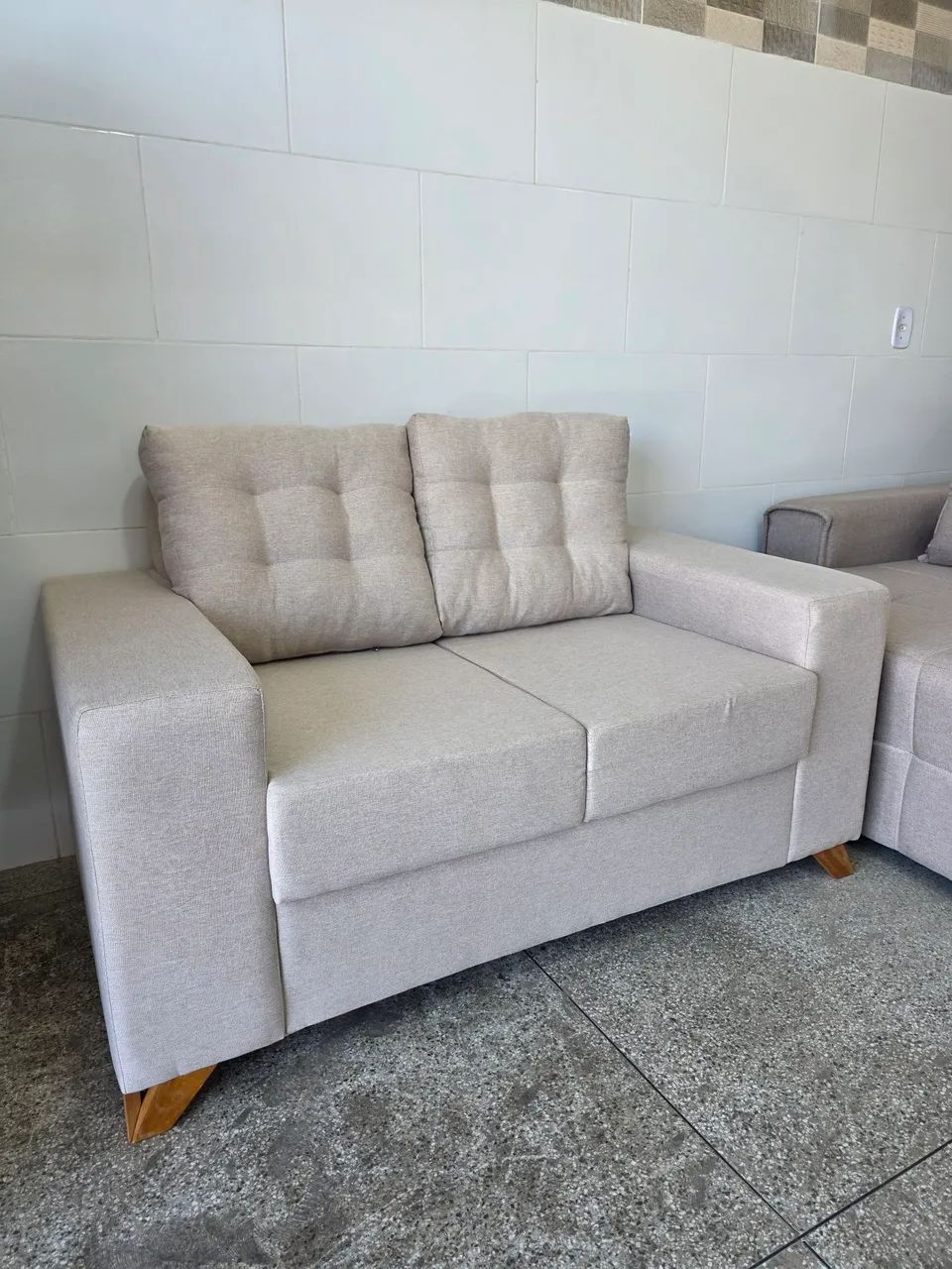 Sofá 2 lugares compacto em linho (Direto da fábrica)