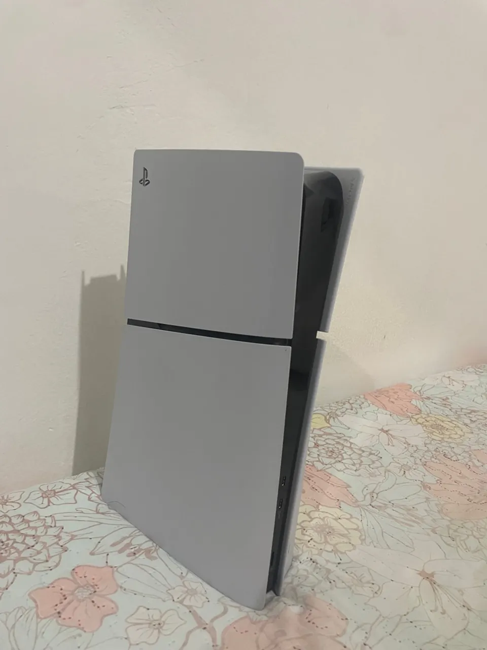 PS5 - Console de última geração - 2 controles originais.