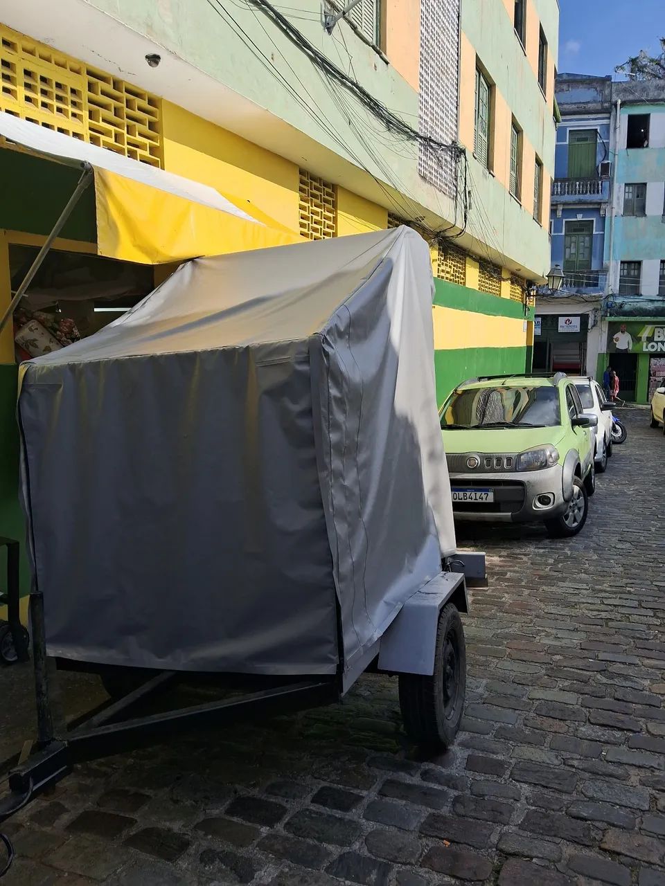 Carocinha com estrutura e ferragem 