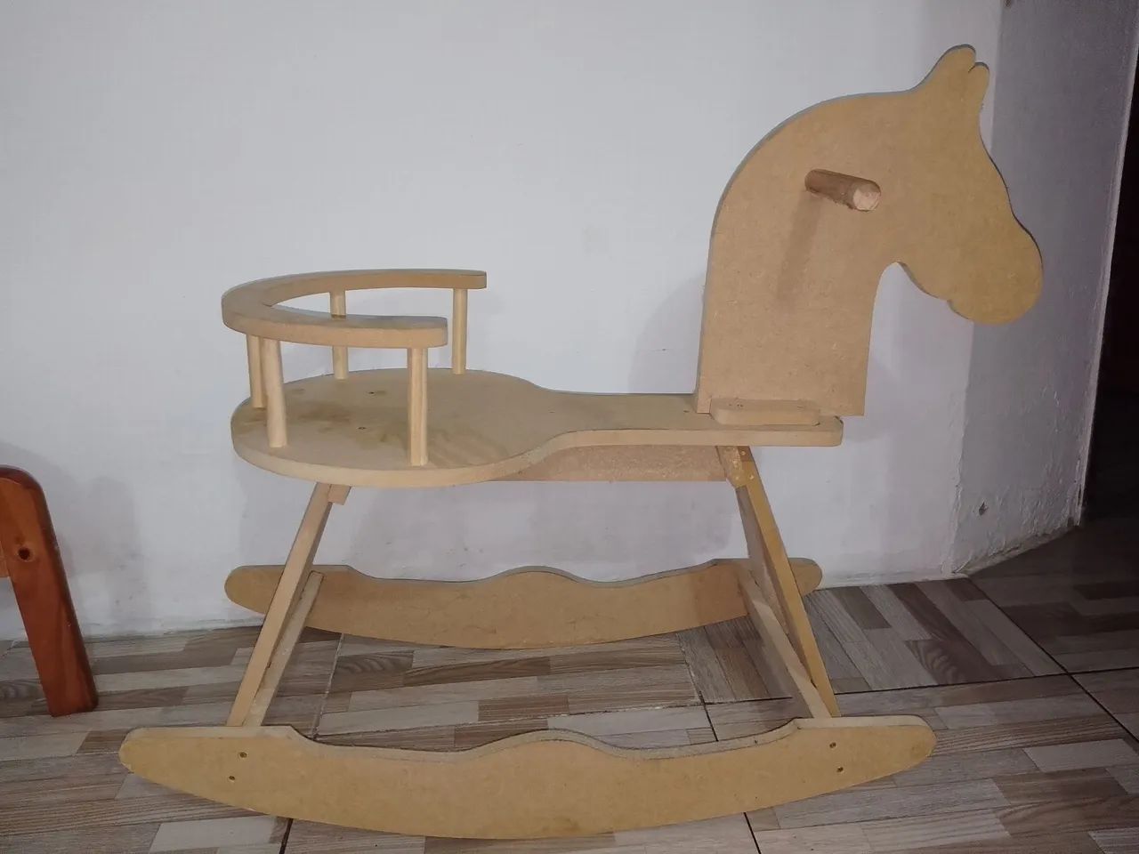 Cavalinho de madeira infantil