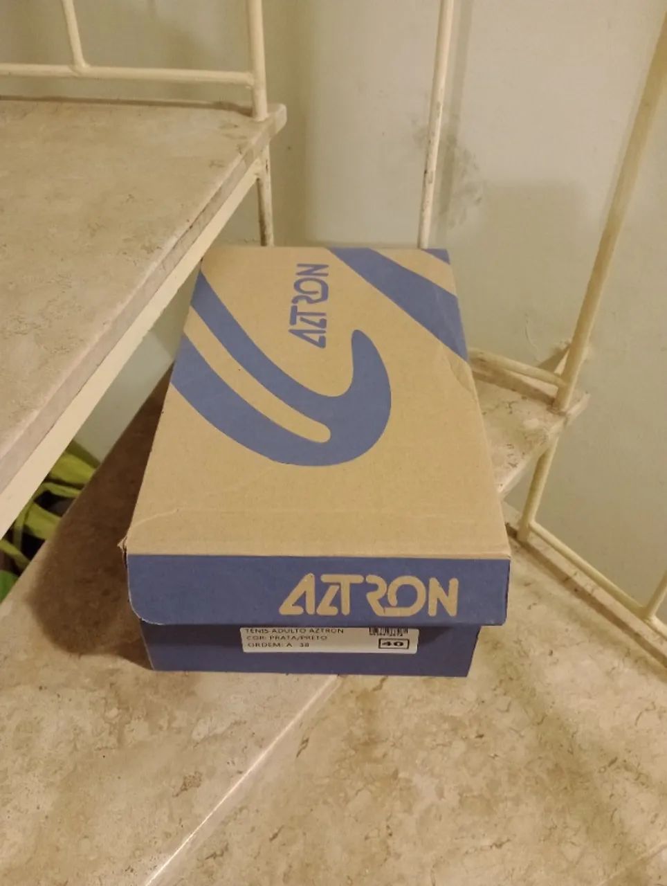 Tênis marca Aztron cinza - tamanho 40 - unissex