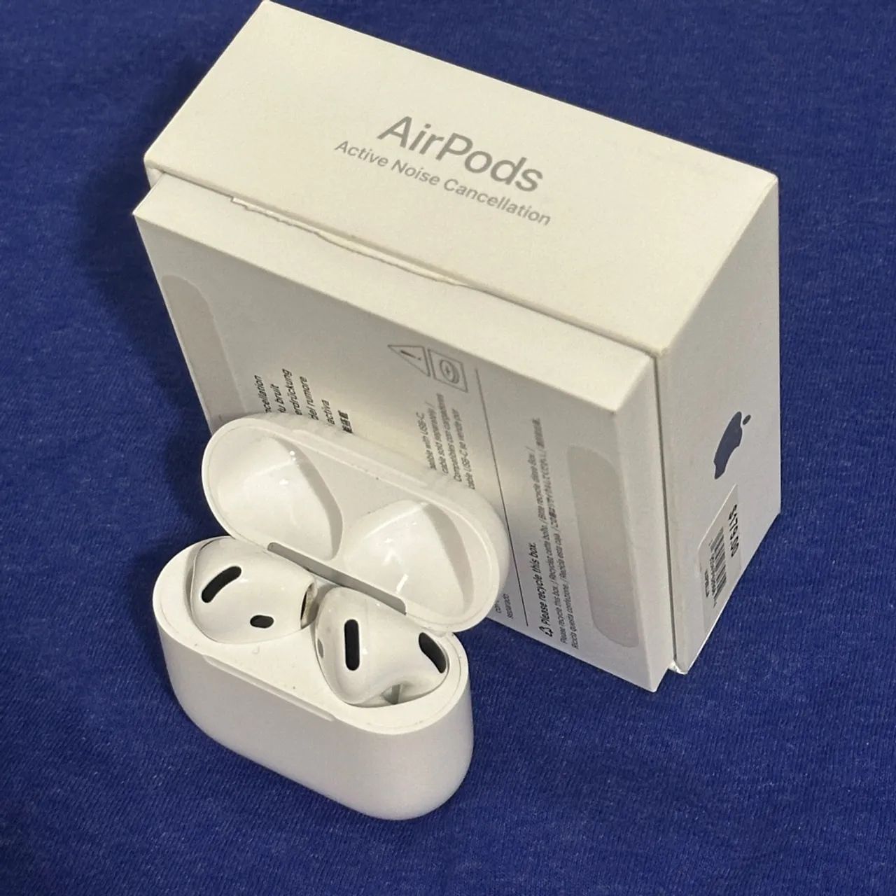 AirPods 4 (com Cancelamento Ativo de Ruído)