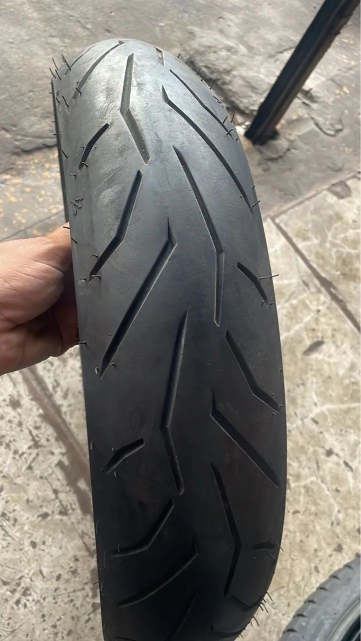 Pneu de Moto 110/70/17 Pirelli