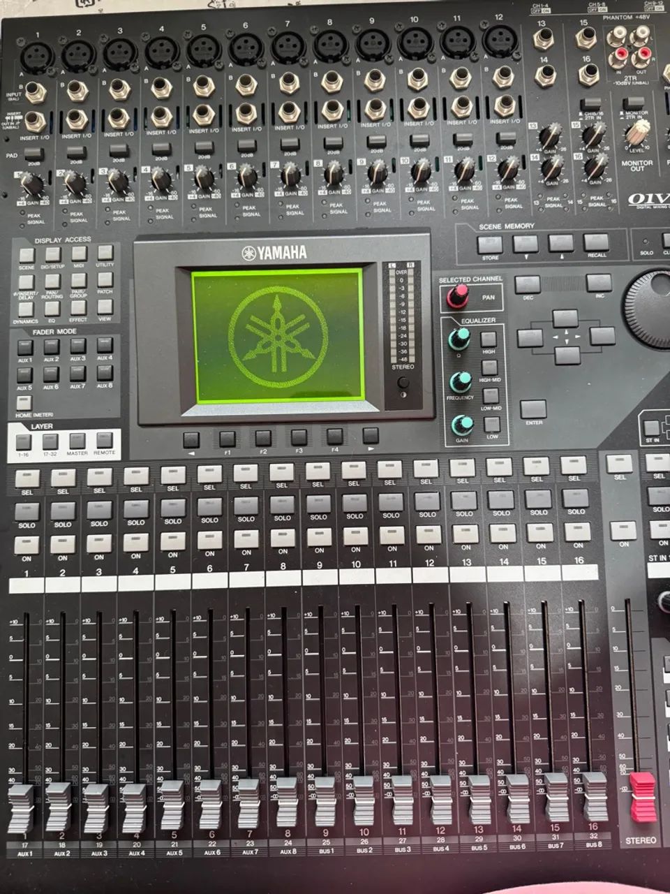 Mesa de Som  Yamaha O1V96i