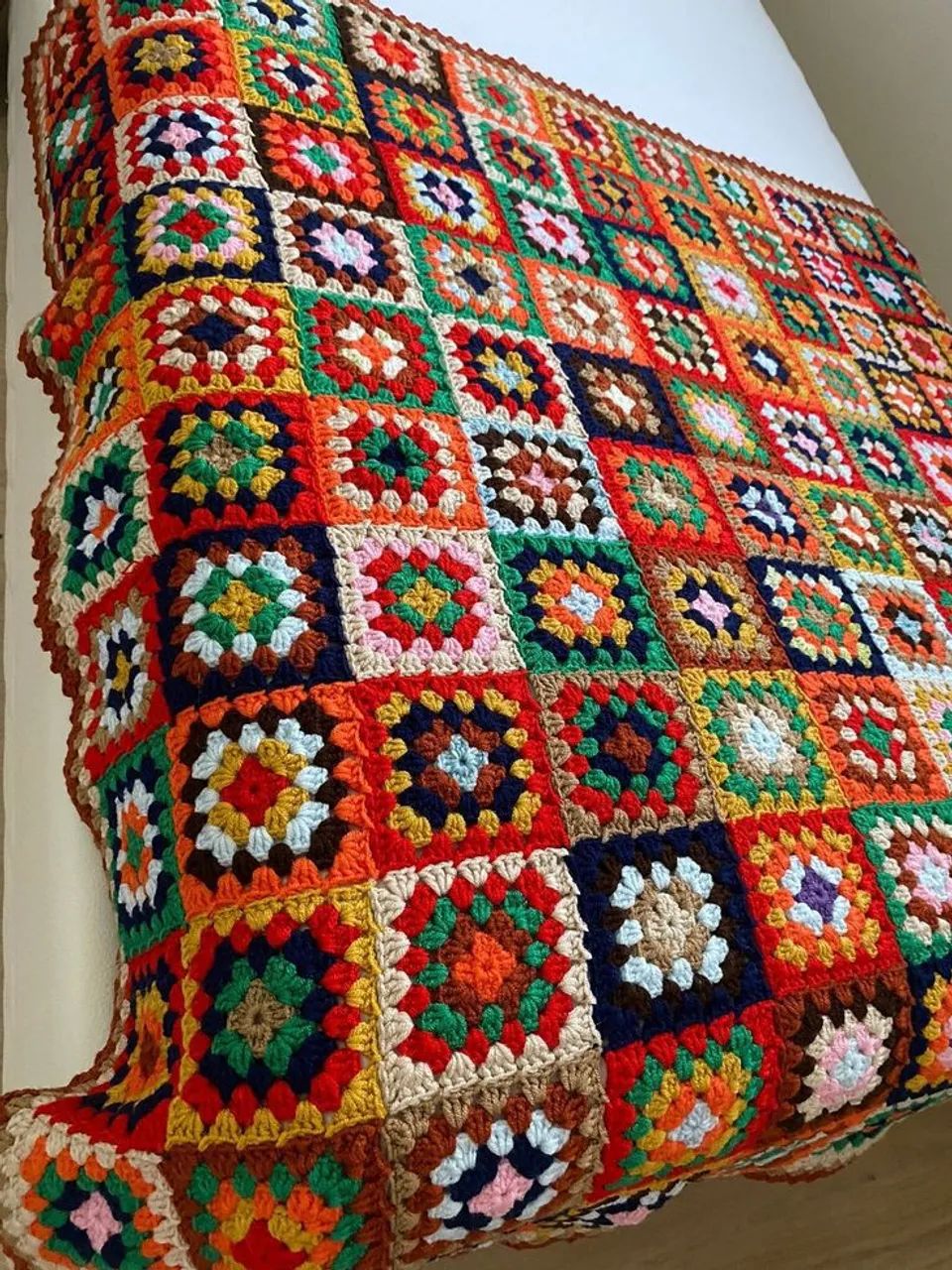 Manta de crochê colorida - Foto 4