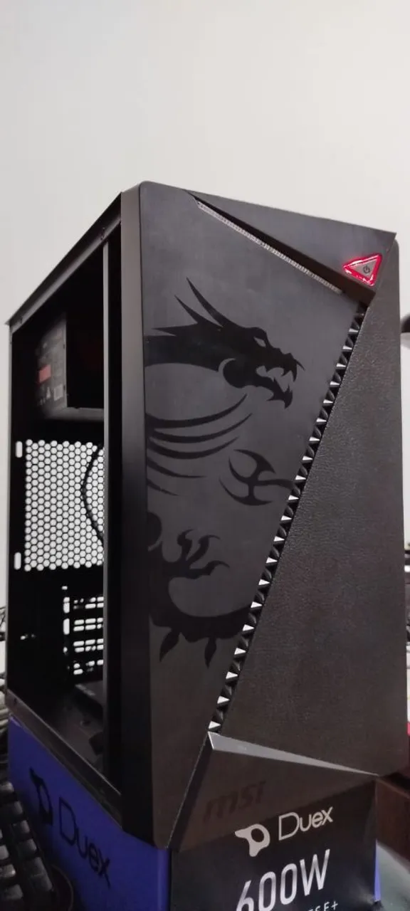 Gabinete PC Gamer MSI com Design Dragon