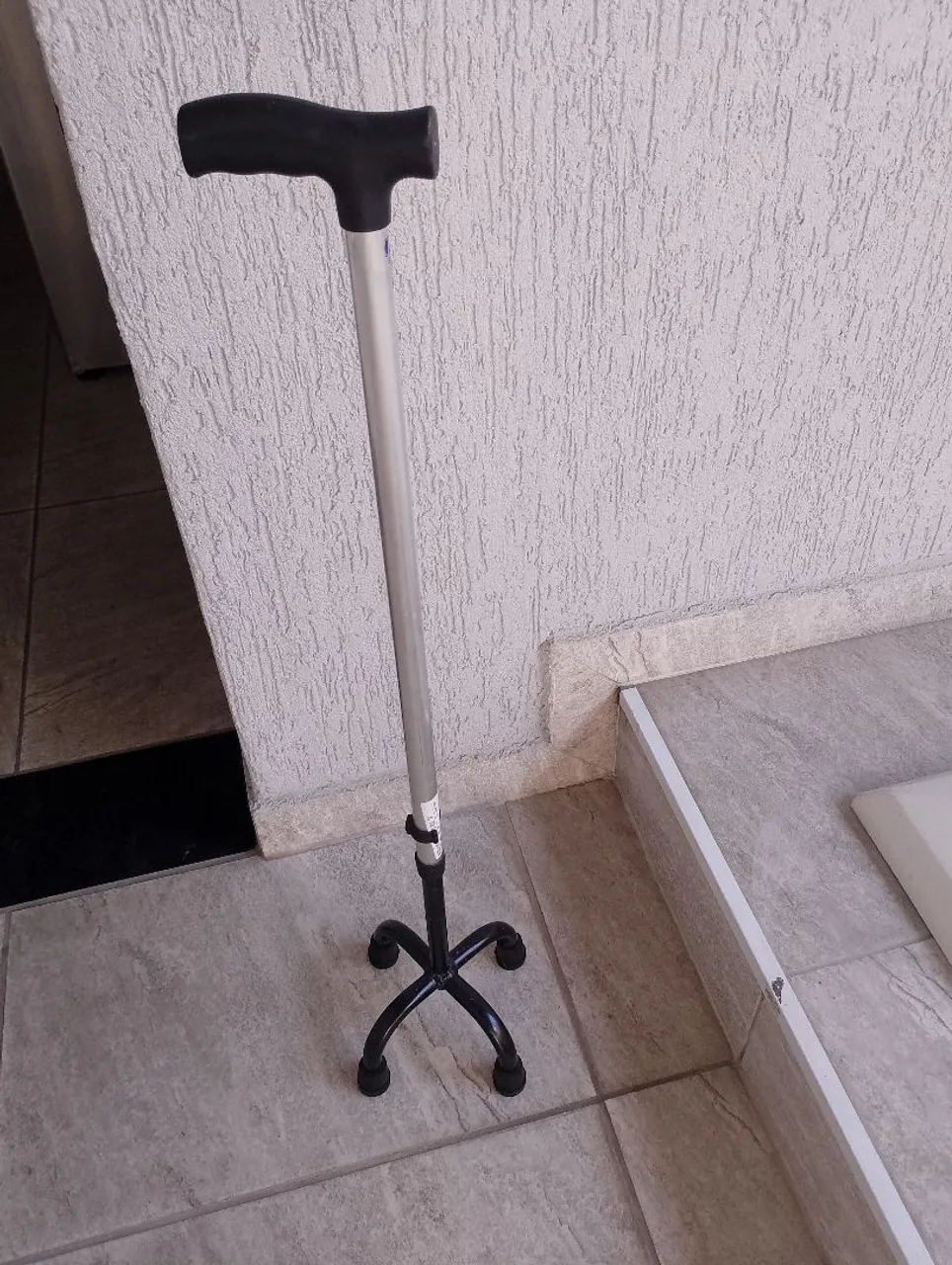 BENGALA DE ALUMÍNIO 4 PONTOS valor $110.00