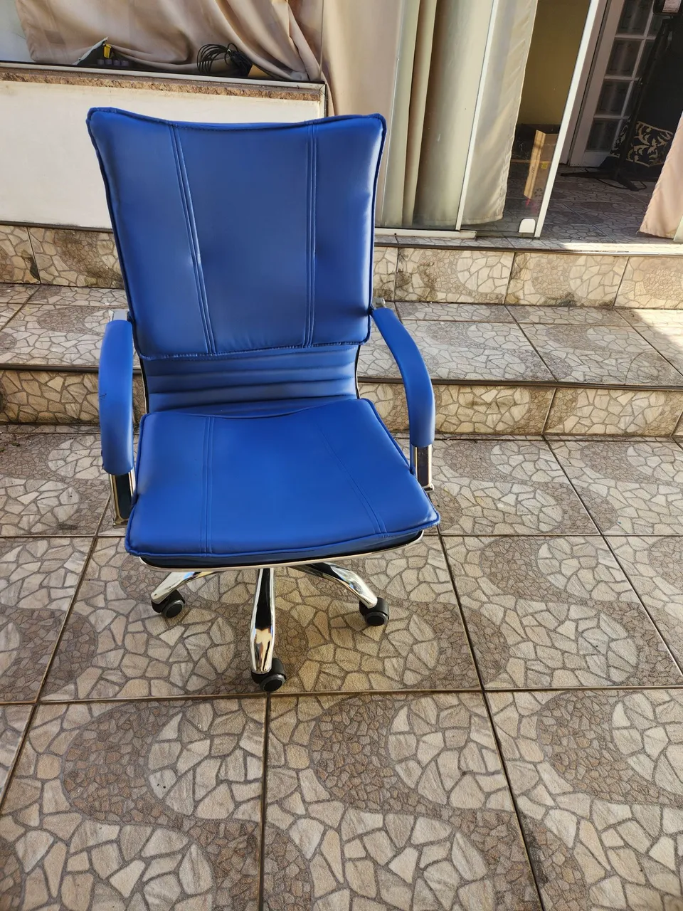 Cadeira de escritório azul