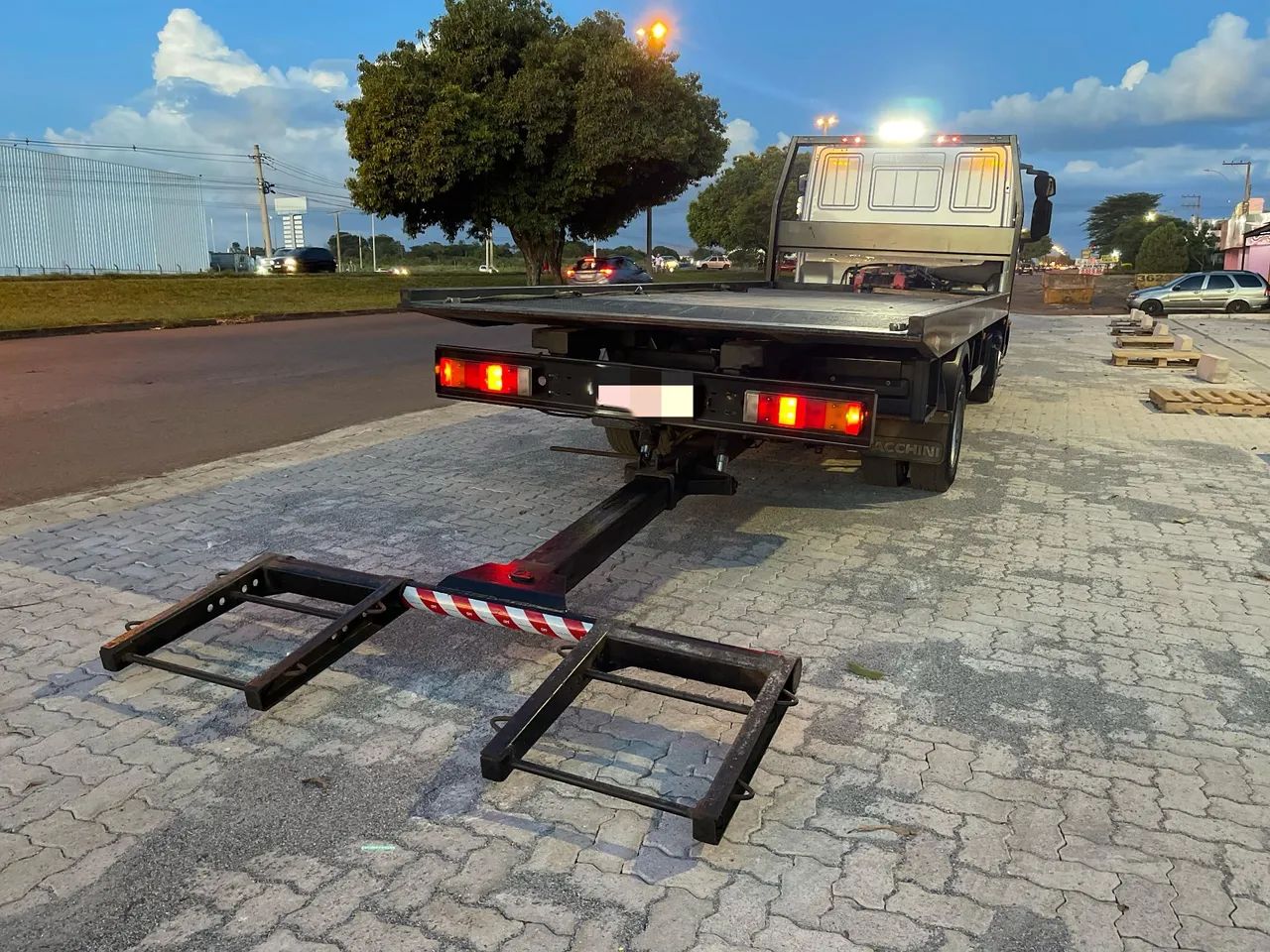 CAMINHAO PLATAFORMA IVECO 11190 - Foto 3