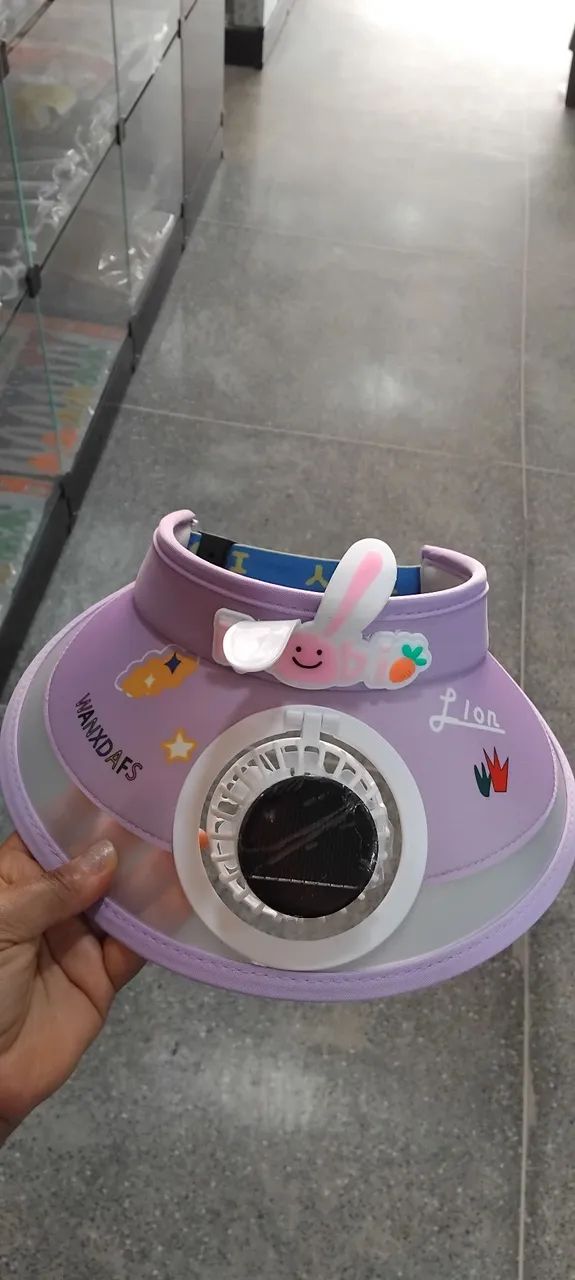Viseira infantil com ventilador solar 