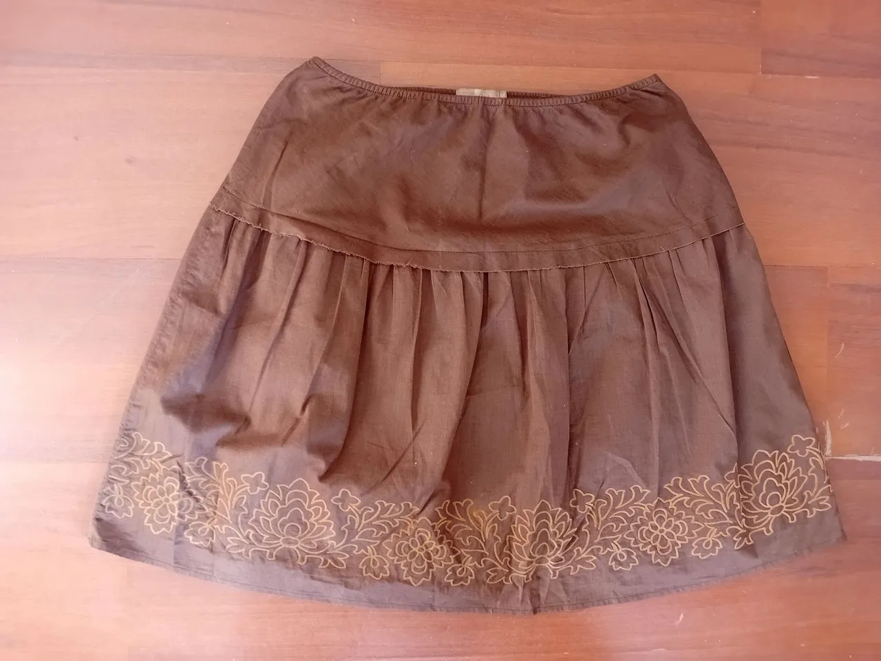 Saia Marrom com Detalhes Bordados