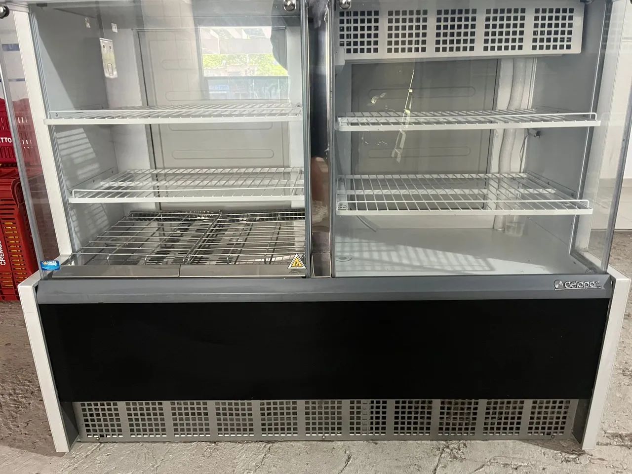 Balcão expositor quente e frio Gelopar duas portas 220v  - Foto 2