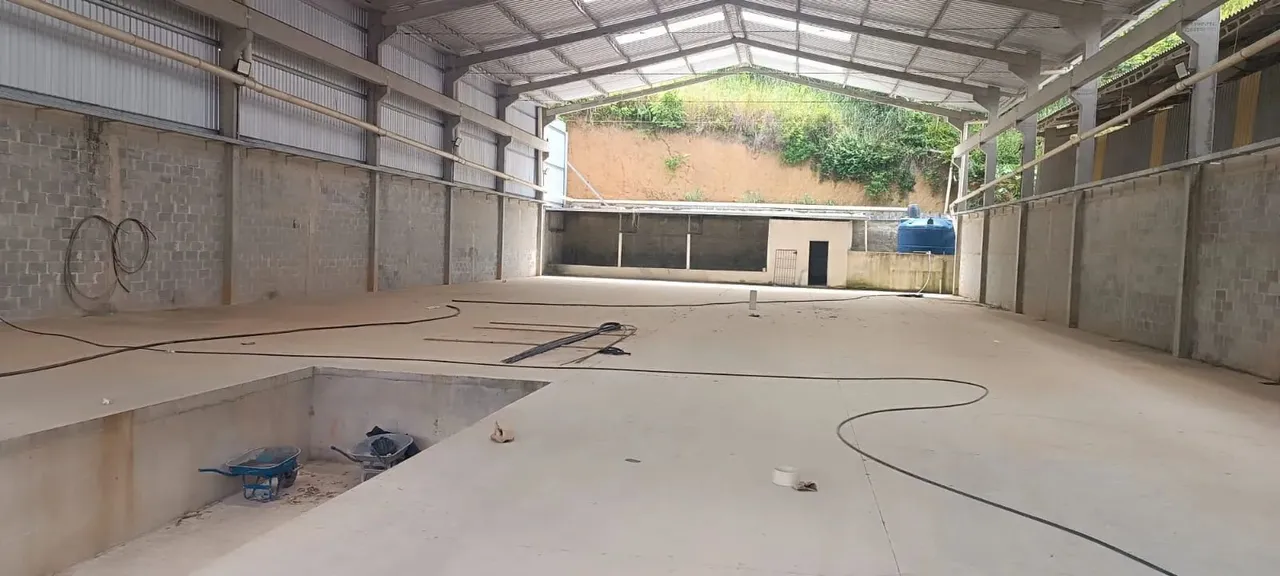 Aluga-se este Galpão de 900 M² no Município de Atílio Vivacqua-ES.