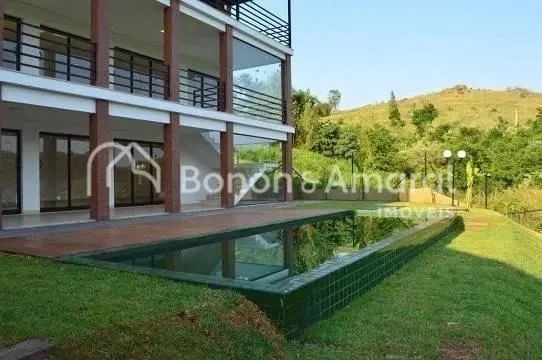 Casa muito ampla, iluminada e com vista magnífica.