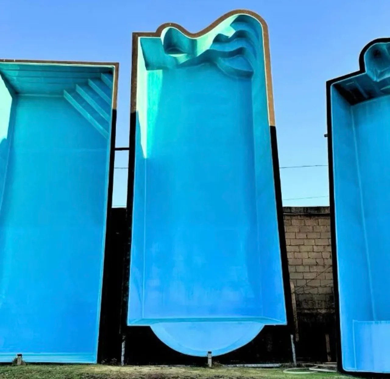 Piscina de fibra nova