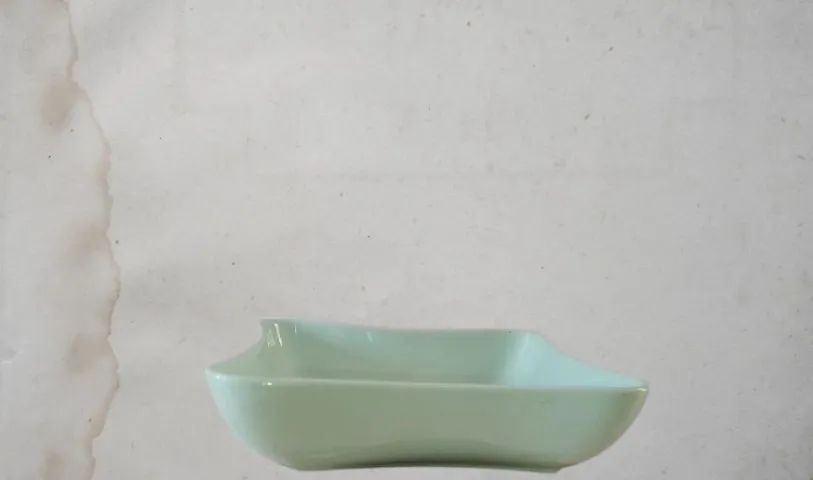 Peça EXCLUSIVA e RARA. Refratária em PORCELANA verde-água floral. ÓTIMO ESTADO.  - Foto 3