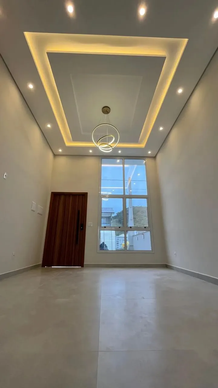E-Casa nova de alto padrão com 3 quartos, área gourmet e pé-direito duplo em Forquilhas, S