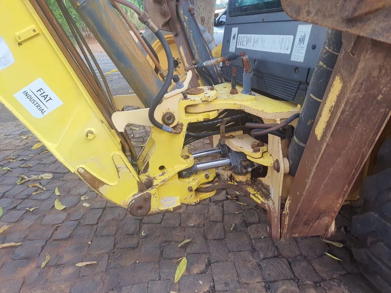 Vendo Retro escavadeira New Holland LB 95 ano 2011 - Foto 3