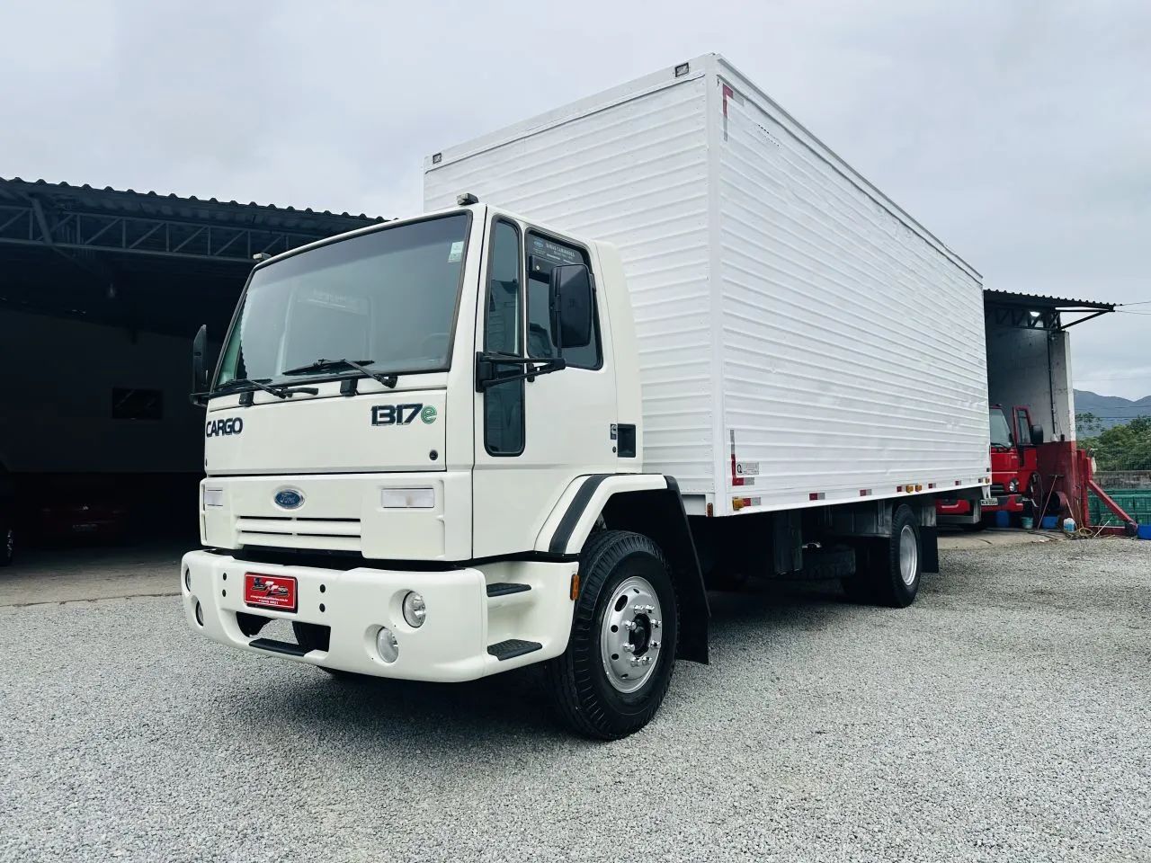 FORD CARGO 1317 COM BAÚ, REDUZIDO 
