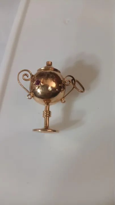 Pingente de ouro em forma de taça rosado vintage 