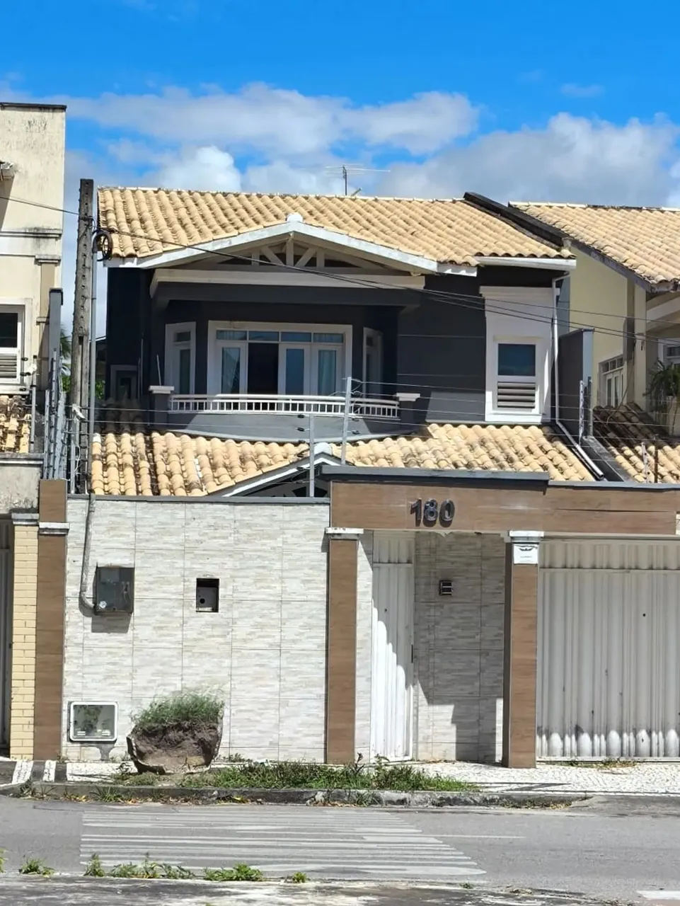 Condições imperdíveis!!! CASA DUPLEX NO BAIRRO LUCIANO CAVALCANTE!
