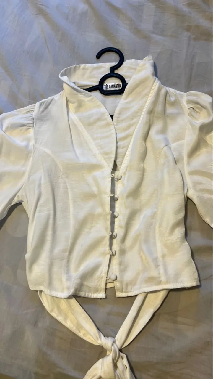 Blusa branca P com mangas bufantes - Foto 3