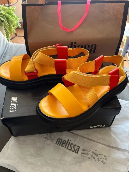Sandálias Melissa Amarelas com Detalhes Vermelhos - Foto 5