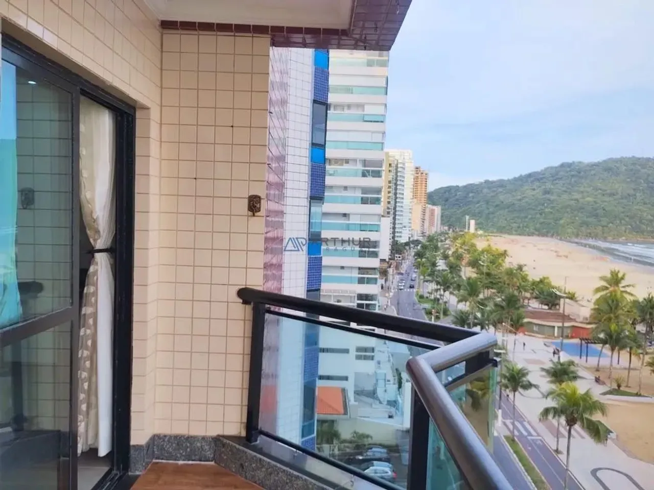 Apartamento à venda em Praia Grande, bairro Canto do Forte com 2 dorm