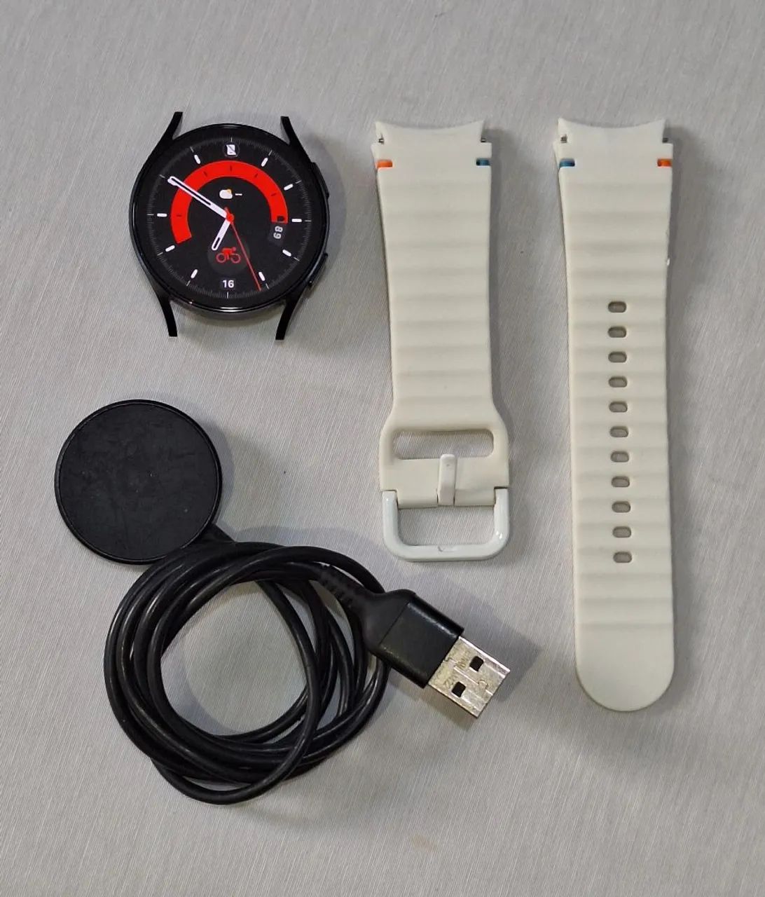 Vendo Linda Galaxy Watch 6 40mm Seminova Sem marca de uso Completa+ Case de brinde ainda  - Foto 3