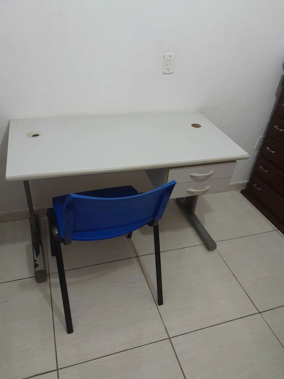 ESCRIVANIA COM CADEIRA