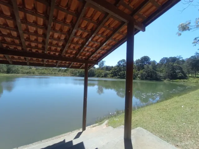 Chácara de 1000 m² em condomínio fechado em Alambari, próx. de Itapetininga. Ac. permuta.