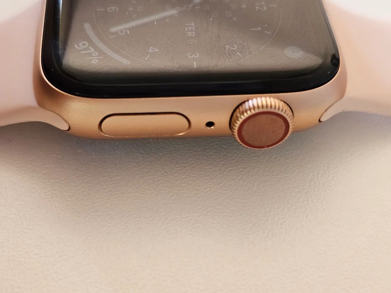 Apple Watch Series 6 40 mm rosé seminovo + 11 pulseiras + 2 películas de acrílico  - Foto 5