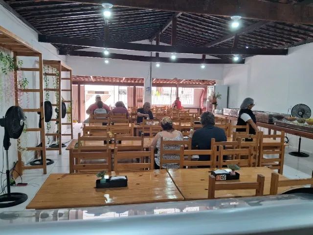 Mesa de 4 cadeiras em pinos