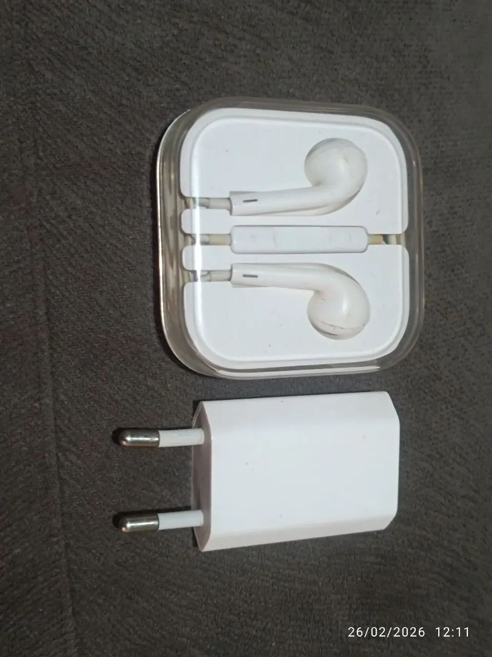 Carregador + earpods Apple