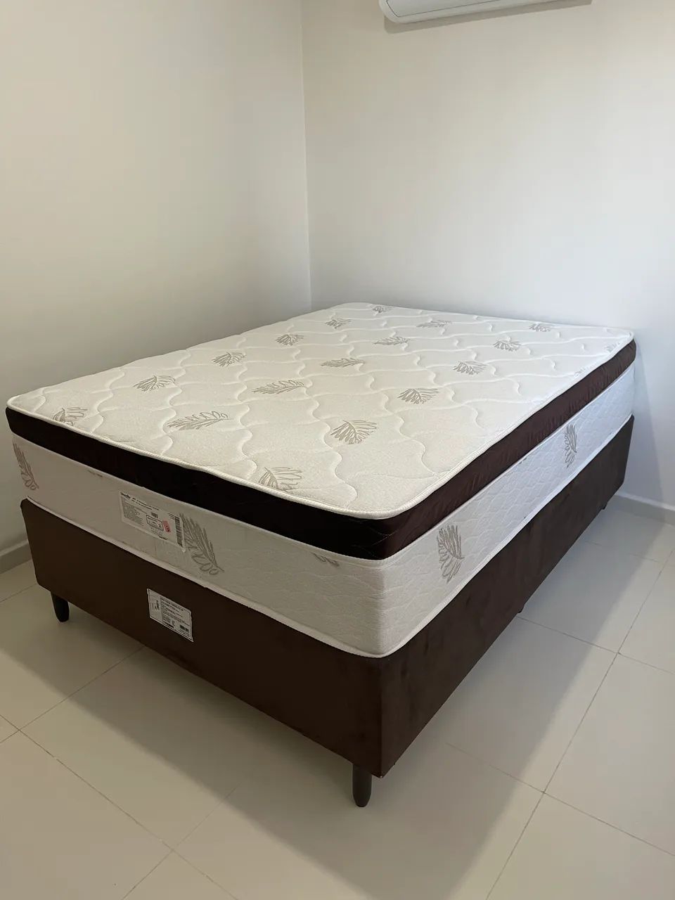 Cama Box com colchão semi novo 
