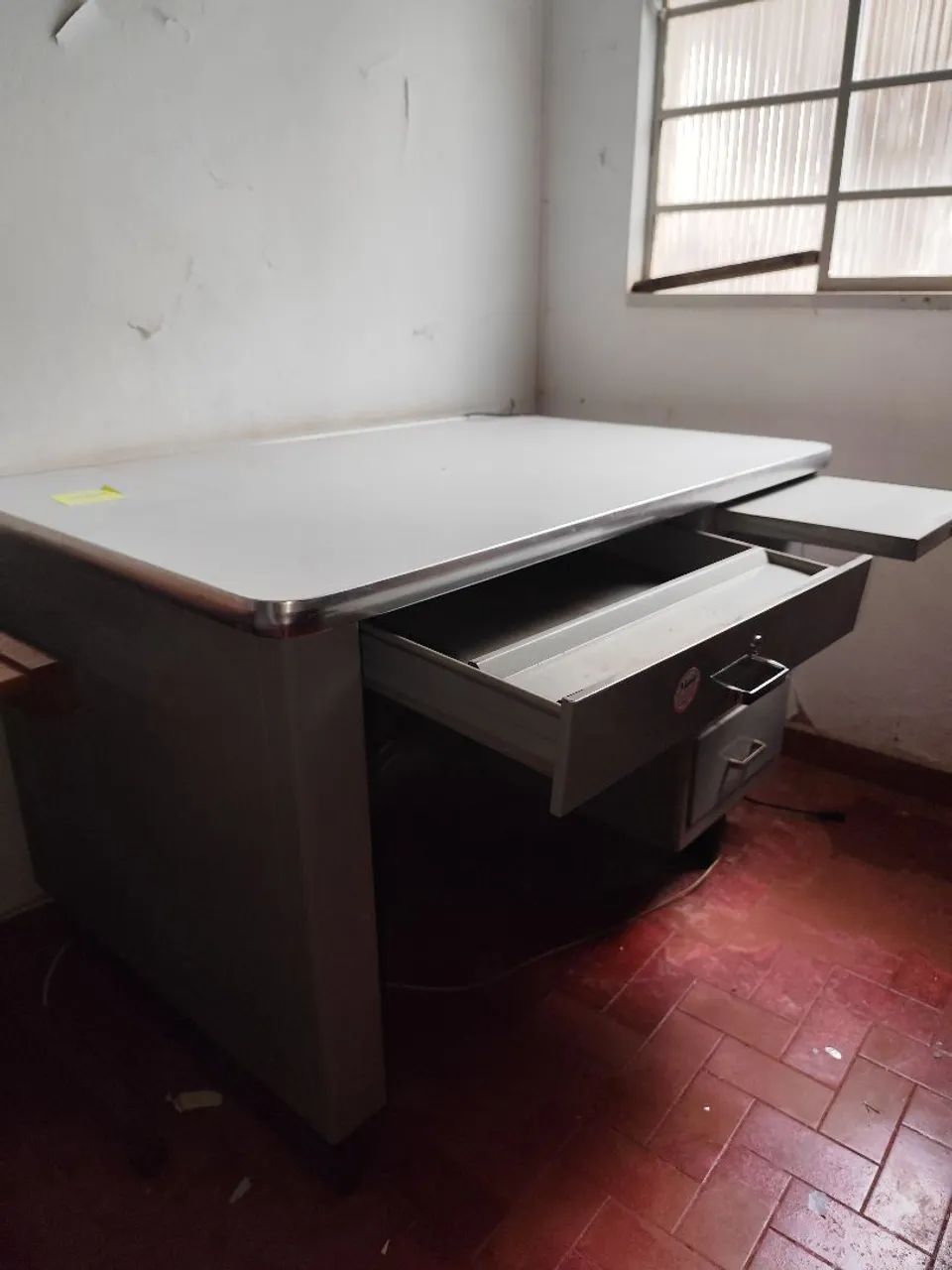 Escrivaninha em aço  - Foto 2