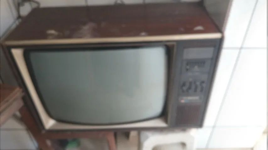 TV CAIXA MADEIRA TELEFUNKEN 26 pol. COMPLETA CONSERVADA