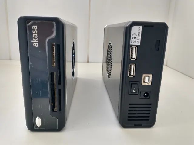 Case HD 3.5 Akasa Integral c/ Estação de Backup e Armazenamento Hub USB e Leitor de Cartão - Foto 2