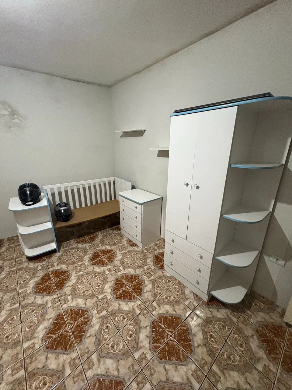 Quarto menino completo ( berço, cômoda e Guarda roupas ) 